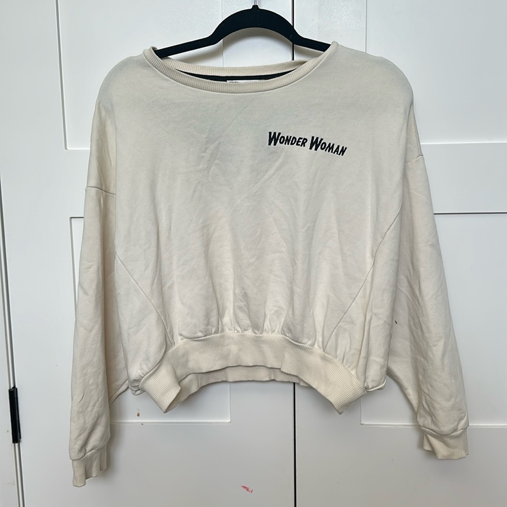 Zara Wonder Women cropped pullover. Size Small